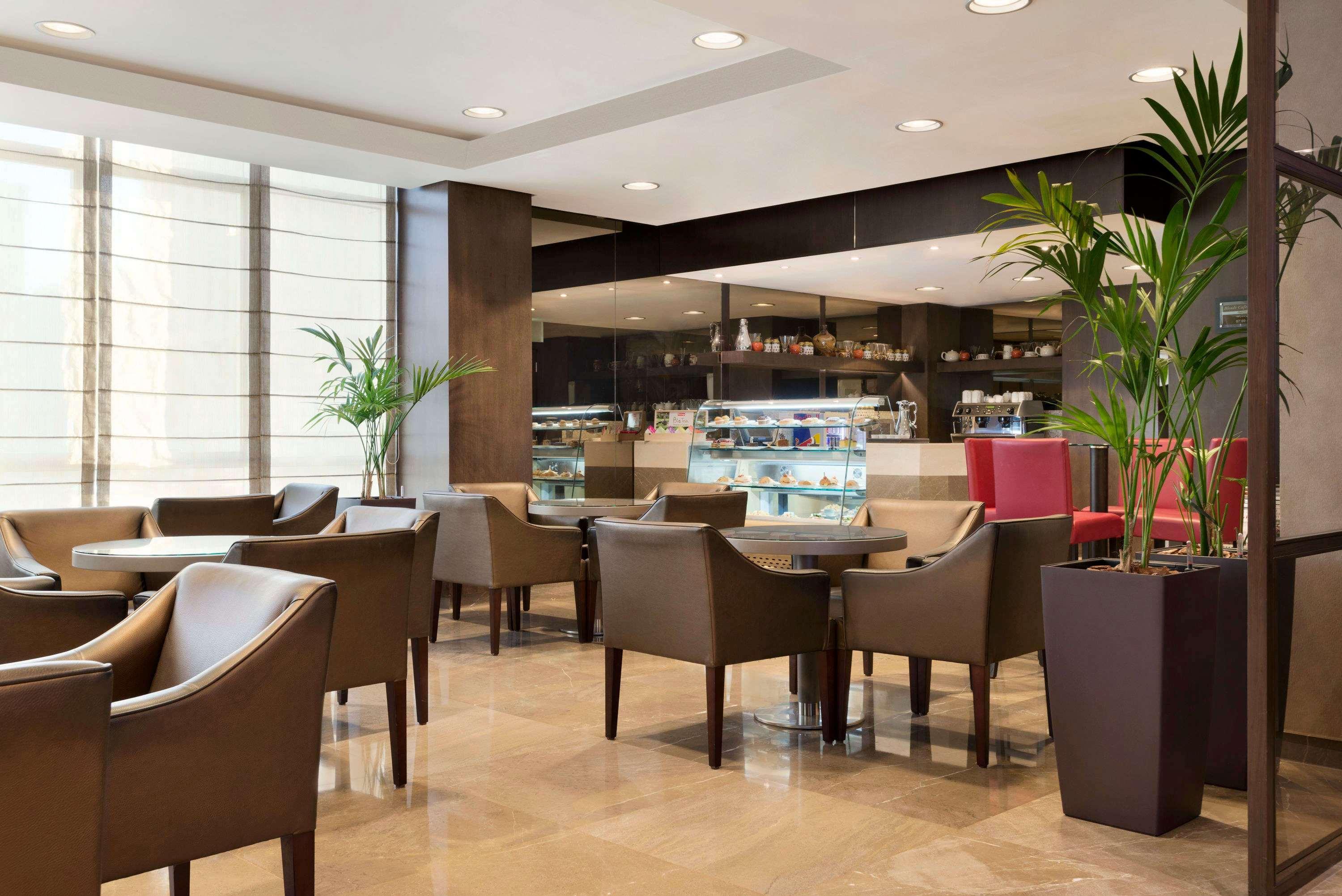 Ramada Downtown Abu Dhabi Hotel Екстериор снимка