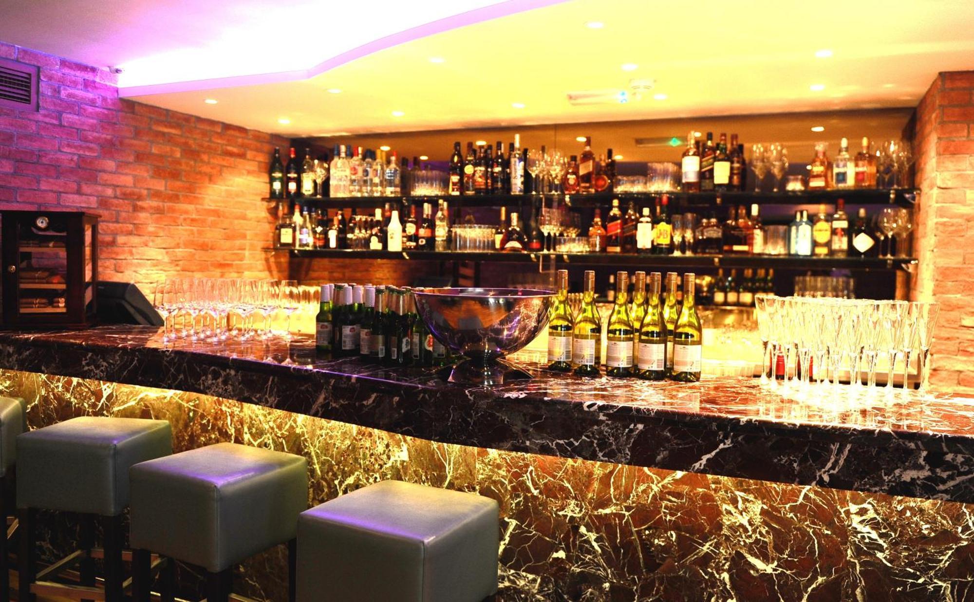 Ramada Downtown Abu Dhabi Hotel Екстериор снимка