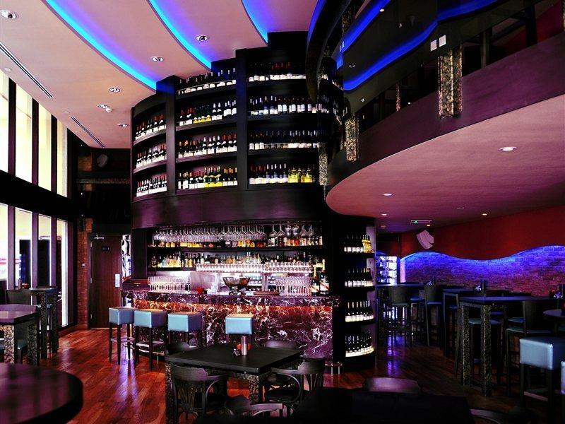 Ramada Downtown Abu Dhabi Hotel Екстериор снимка