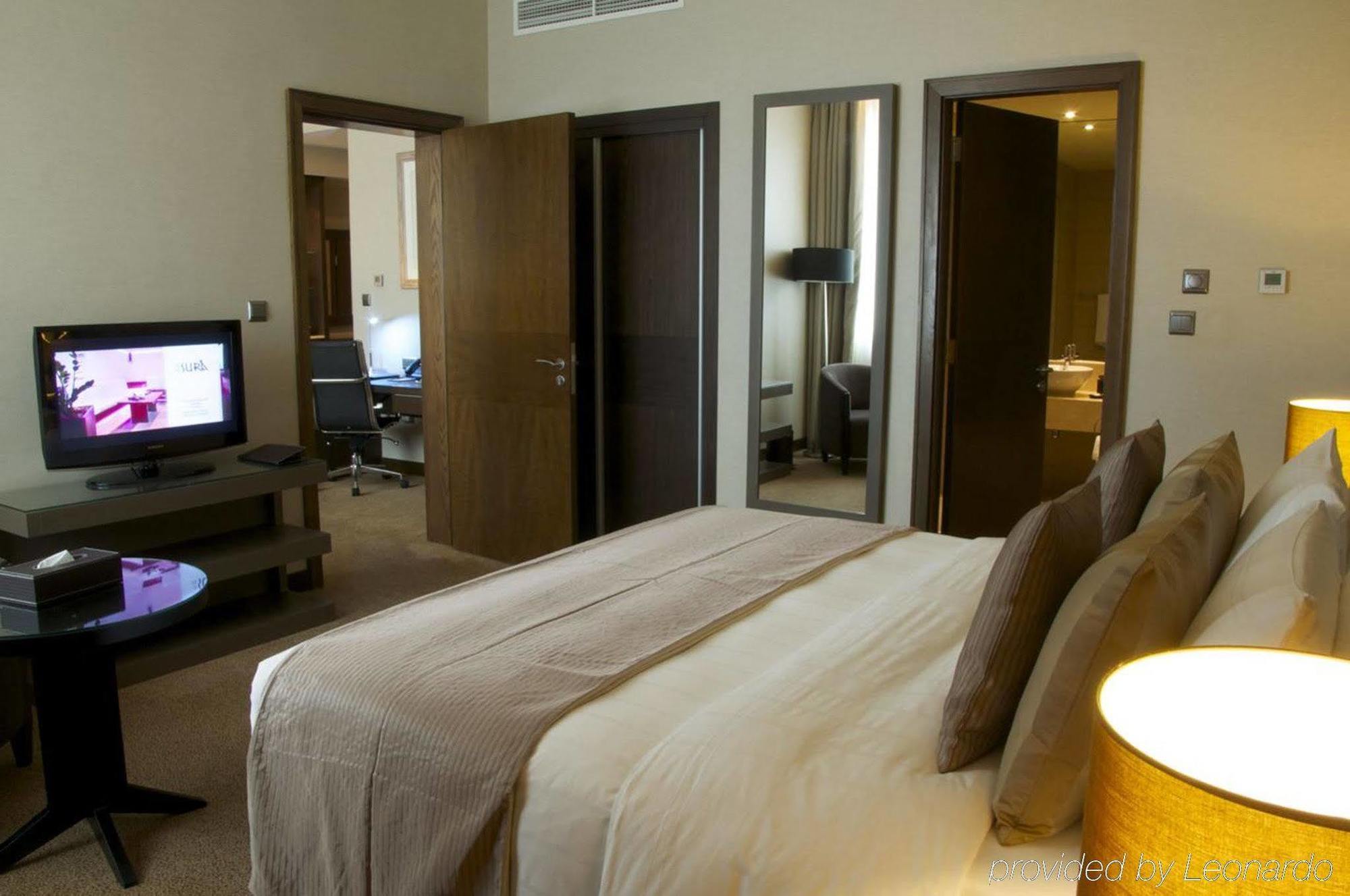Ramada Downtown Abu Dhabi Hotel Екстериор снимка