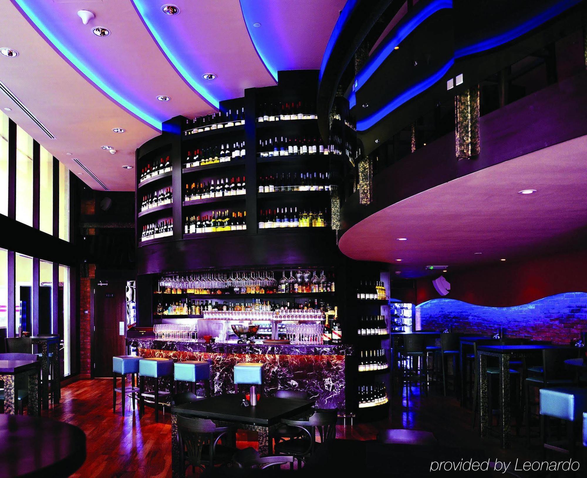 Ramada Downtown Abu Dhabi Hotel Екстериор снимка